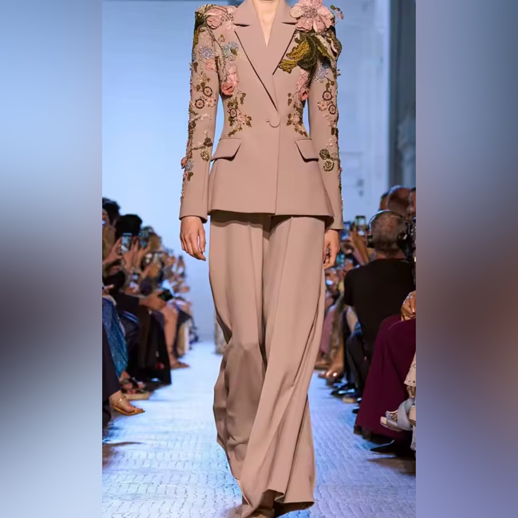 New $525 Runway 3d Embroidered Blazer And Pants Set
